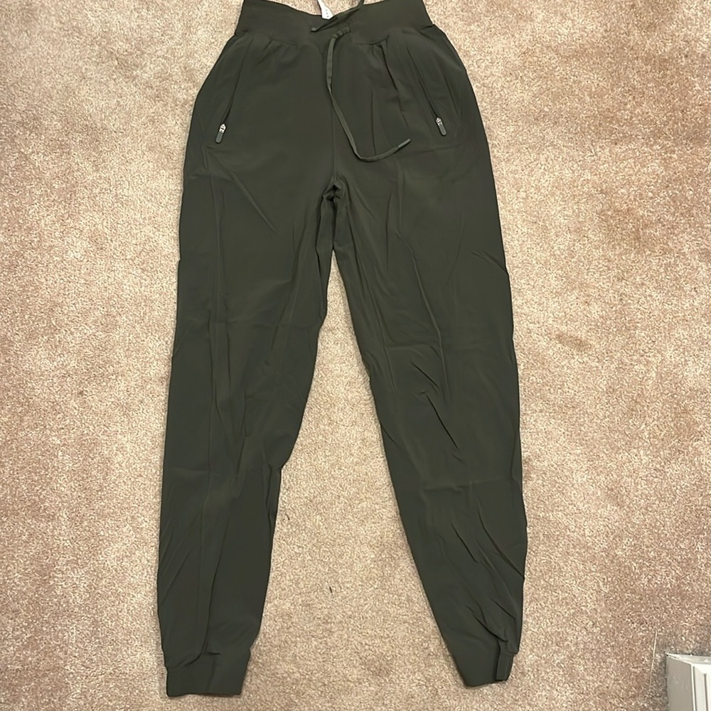 Lululemon license to train jogger